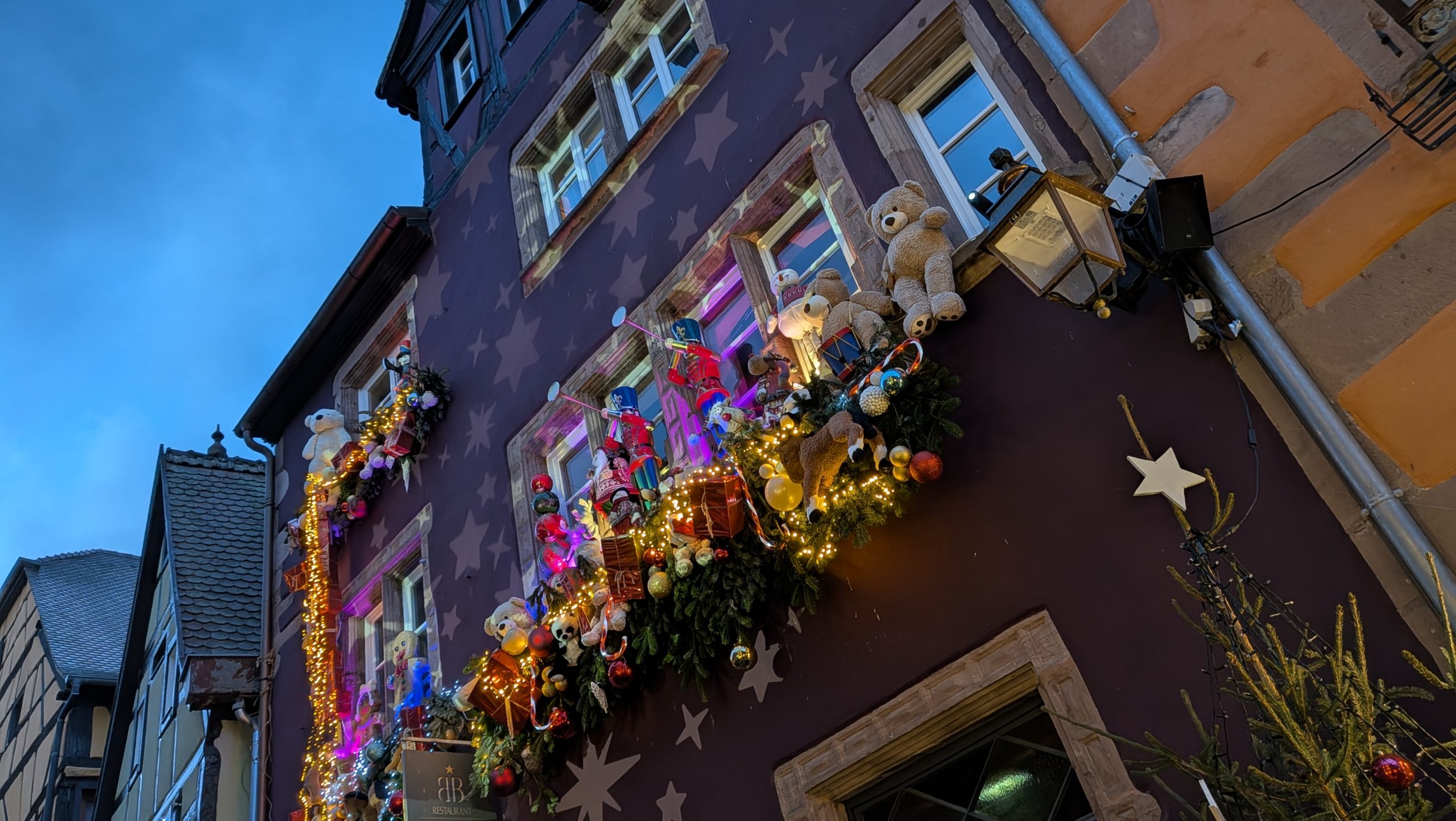 PXL 20251206 155234649.NIGHT